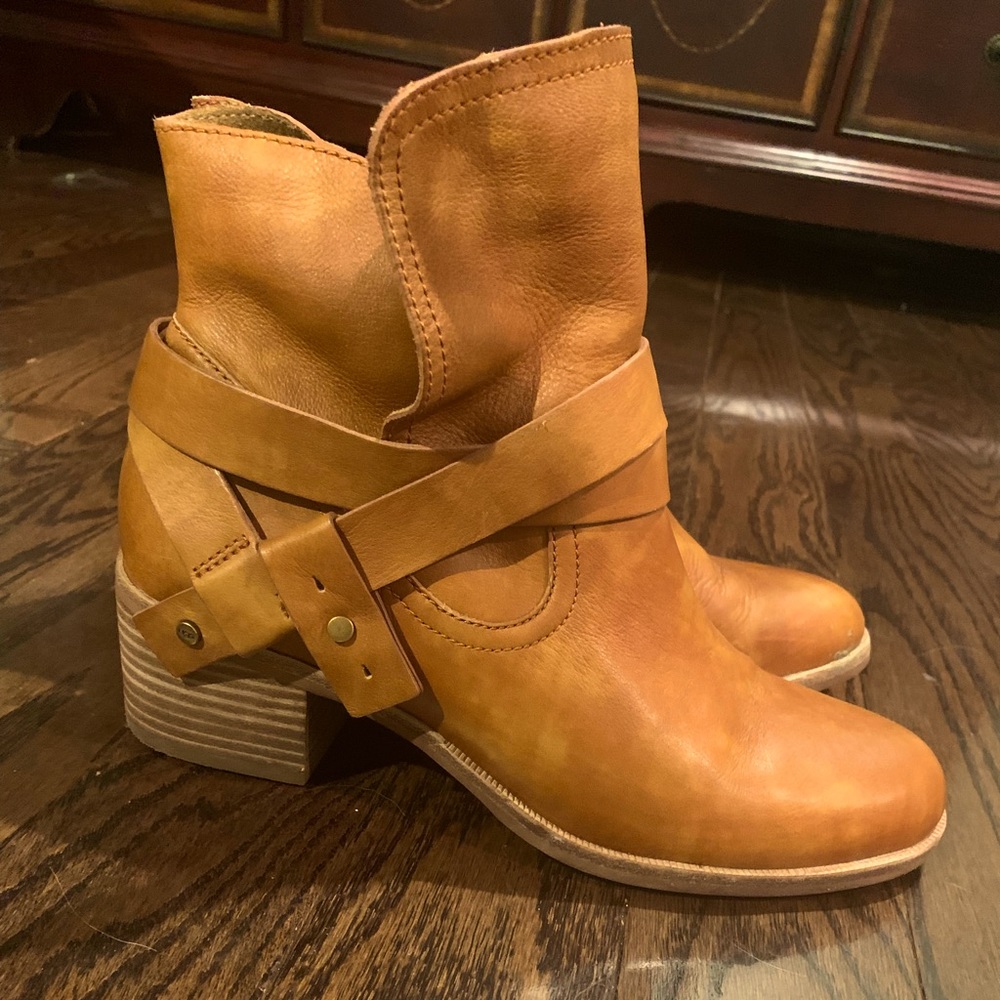 Women’s leather UGG boots